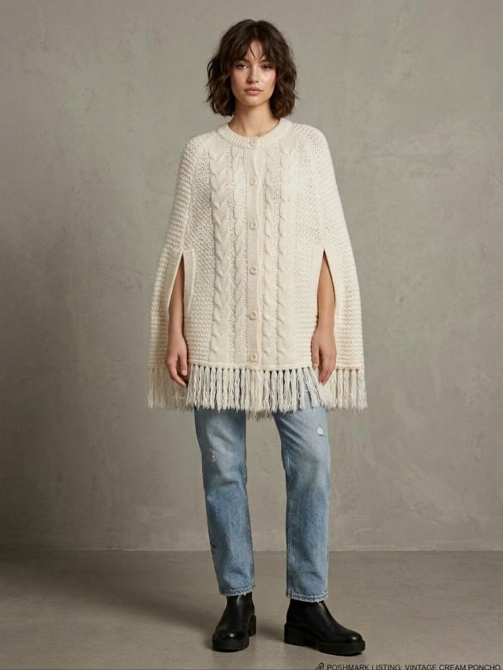Vintage Maglieria di Lusso 70s Cream Cable Knit Fringe Poncho Cape OS